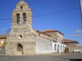 Iglesia del siglo XIII de una sola nave, en donde se pueden ver elementos arquitectónicos como arcos ojivales, capiteles, inscripciones, marcas de canteros, ventanales....